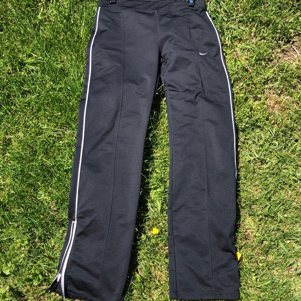 Nike Fit Dry pants in Brand new condition! Size women’s Small 4/6